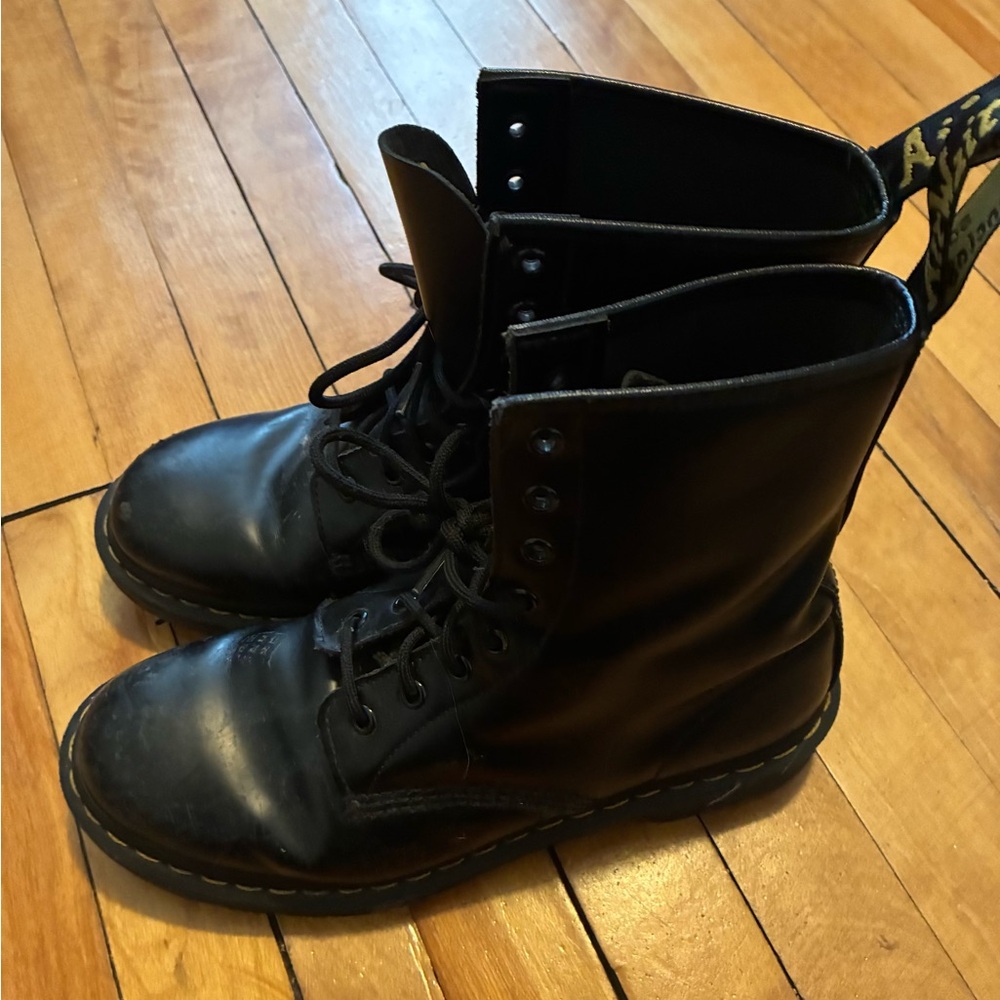 Dr. Marten’s classic black boots
